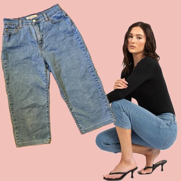 Levi’s denim capris with a mid-rise waist and straight cropped leg - Picture 1 of 8